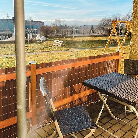 Schöne Wohnung, eigene Terrasse, privater Parkplatz, Wi-Fi, Waschmaschine, 3P Chemnitz Exterior foto