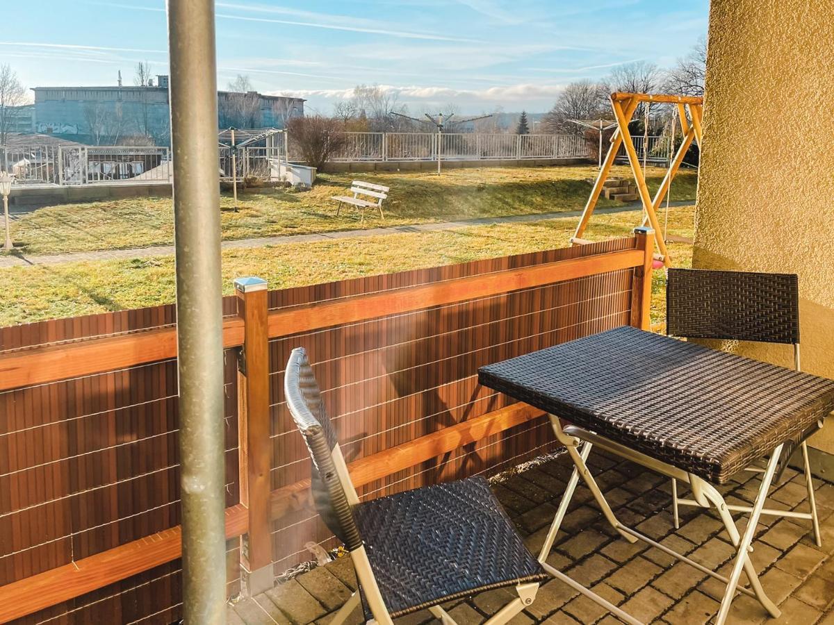 Schöne Wohnung, eigene Terrasse, privater Parkplatz, Wi-Fi, Waschmaschine, 3P Chemnitz Exterior foto